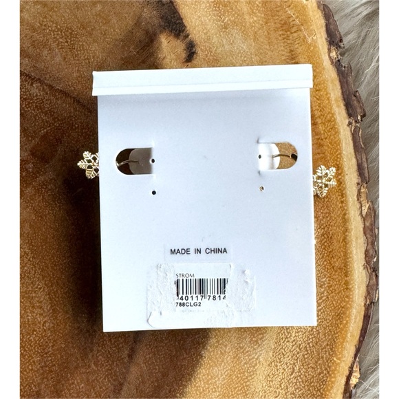 NWT Panacea Snowflake Charm Huggie Hoop Earrings - Picture 4 of 5